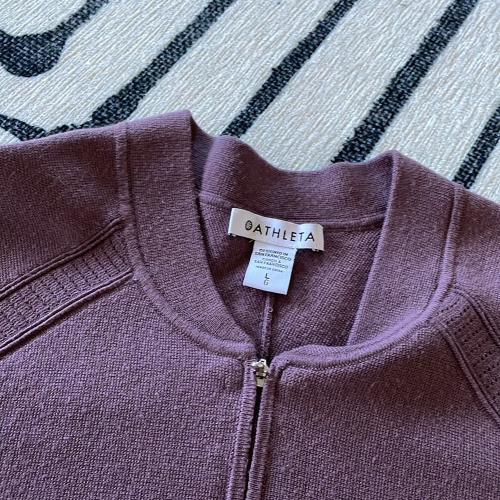 ATHLETA cropped sweater (plum)